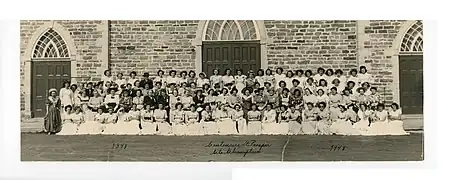 One hundred girls and women during the centennial of the parish, 1848 - 1948