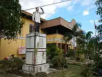 Town hall (with statue of former President Ramon Magsaysay)