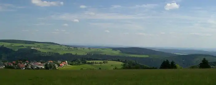 View of Schnett (foreground) and Waffenrod/Hinterrod (background, between the Eckartsberg (760&nbsp;m, left) and Klingeberg (677&nbsp;m, right))