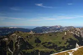 Schynige Platte from the south, with the railway station at the left (western) end of the ridge, and the Oberberghorn and Loucherhorn to the right.