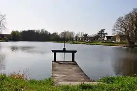 The lake in Vieilles-Maisons-sur-Joudry