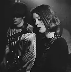Halstead and Goswell performing with Slowdive in Leicester, 1992