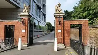 Lion and Unicorn, entrance to Kensington Palace