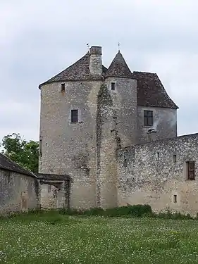 The Tour de Montaigne (Montaigne's tower), where Montaigne's library was located, remains mostly unchanged since the sixteenth century