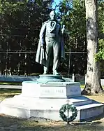 The monument to Elisha Yale in the park