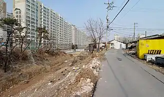 In Omokcheon-dong, Suwon.mw-parser-output .geo-default,.mw-parser-output .geo-dms,.mw-parser-output .geo-dec{display:inline}.mw-parser-output .geo-nondefault,.mw-parser-output .geo-multi-punct{display:none}.mw-parser-output .longitude,.mw-parser-output .latitude{white-space:nowrap}37°14′38″N 126°57′54″E﻿ / ﻿37.24389°N 126.96500°E﻿ / 37.24389; 126.96500