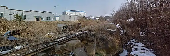 In Suyeong-ri, Hwaseong.mw-parser-output .geo-default,.mw-parser-output .geo-dms,.mw-parser-output .geo-dec{display:inline}.mw-parser-output .geo-nondefault,.mw-parser-output .geo-multi-punct{display:none}.mw-parser-output .longitude,.mw-parser-output .latitude{white-space:nowrap}37°14′27″N 126°57′19″E﻿ / ﻿37.24083°N 126.95528°E﻿ / 37.24083; 126.95528