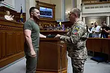 Volodymyr Zelenskyy awards Oleksandr Syrskyi