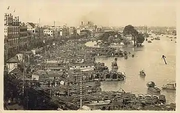 The Guangzhou Bund in 1930, with rows of Tanka boats.