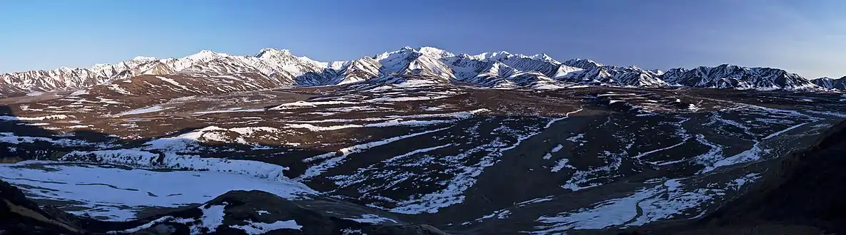 The view looking south from Polychrome Mountain