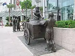 Sculptures at Boat Quay depict activities carried out on the banks of Singapore River in the 19th century and early 20th century