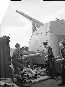 Gunners of HMS&nbsp;Glasgow clearing empty cartridges after a shoot