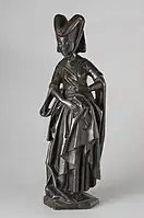 Figure H: Woman wearing a veil and v-shaped bourrelet decorated with pearls. The sleeves and hem of the dress are trimmed with fur.