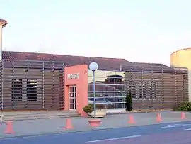 The town hall in Toulenne