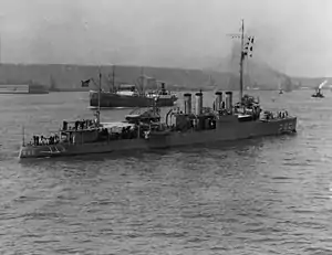 USS Osborne underway in the Hudson River, off New York City, during the 1920s.