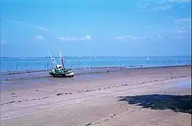 A beached fishing boat in Saint-Trojan-les-Bains