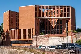 Seat of the Toulouse School of Economics (2019), by Grafton Architects, winner of the Pritzker Architecture Prize in 2020.