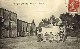 An old postcard view of Vérargues