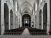 Middle-aisle and choir