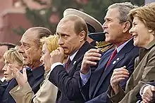 Heads of state (from left to right) : Jacques Chirac, Vladimir Putin and George W. Bush.