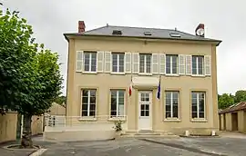 The town hall and school, in Villers-en-Arthies