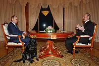 Konni sits under a table while Putin and Alexander Lukashenko have a talk.