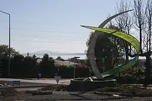 Wade Cornell Sculpture, Te Atatū South roundabout