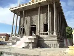 A pagoda being built in Kratié