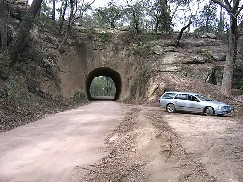Sandstone tunnel on Wombeyan Caves Road, viewed from eastern side .mw-parser-output .geo-default,.mw-parser-output .geo-dms,.mw-parser-output .geo-dec{display:inline}.mw-parser-output .geo-nondefault,.mw-parser-output .geo-multi-punct{display:none}.mw-parser-output .longitude,.mw-parser-output .latitude{white-space:nowrap}34°21′S 150°13′E﻿ / ﻿34.350°S 150.217°E﻿ / -34.350; 150.217