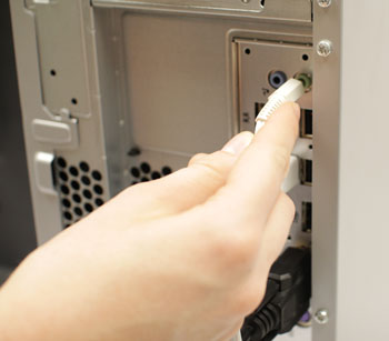 Plugging the speakers into the audio port