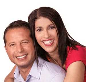 Damaries (a la derecha) vive con el VIH desde 1991.