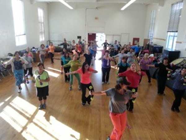 People in San Diego, California, participate in an exercise class offered by Familias Sanas y Activas (Healthy and Active Families), a free physical activity program. The San Diego Prevention Research Center (SDPRC) provides the program to improve the health of Latinos in the community. The program offers close to 50 exercise classes each week with evaluations for blood pressure, weight and heart rate. Program participants experienced a decrease in blood pressure and weight. “Using Task Force findings made it easier for us to make decisions about the program, its design, structure and content,†says Guadalupe X. Ayala, co-director for the SDPRC.