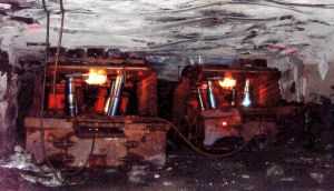 mobile roof supports Two mobile roof supports in use during retreat mining coal pillar extraction