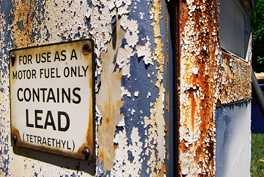 sign that warns of fuel containing lead